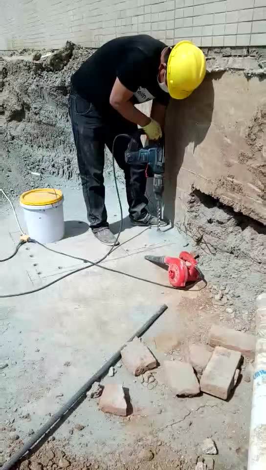 博尔塔拉新旧混凝土植筋连接加固